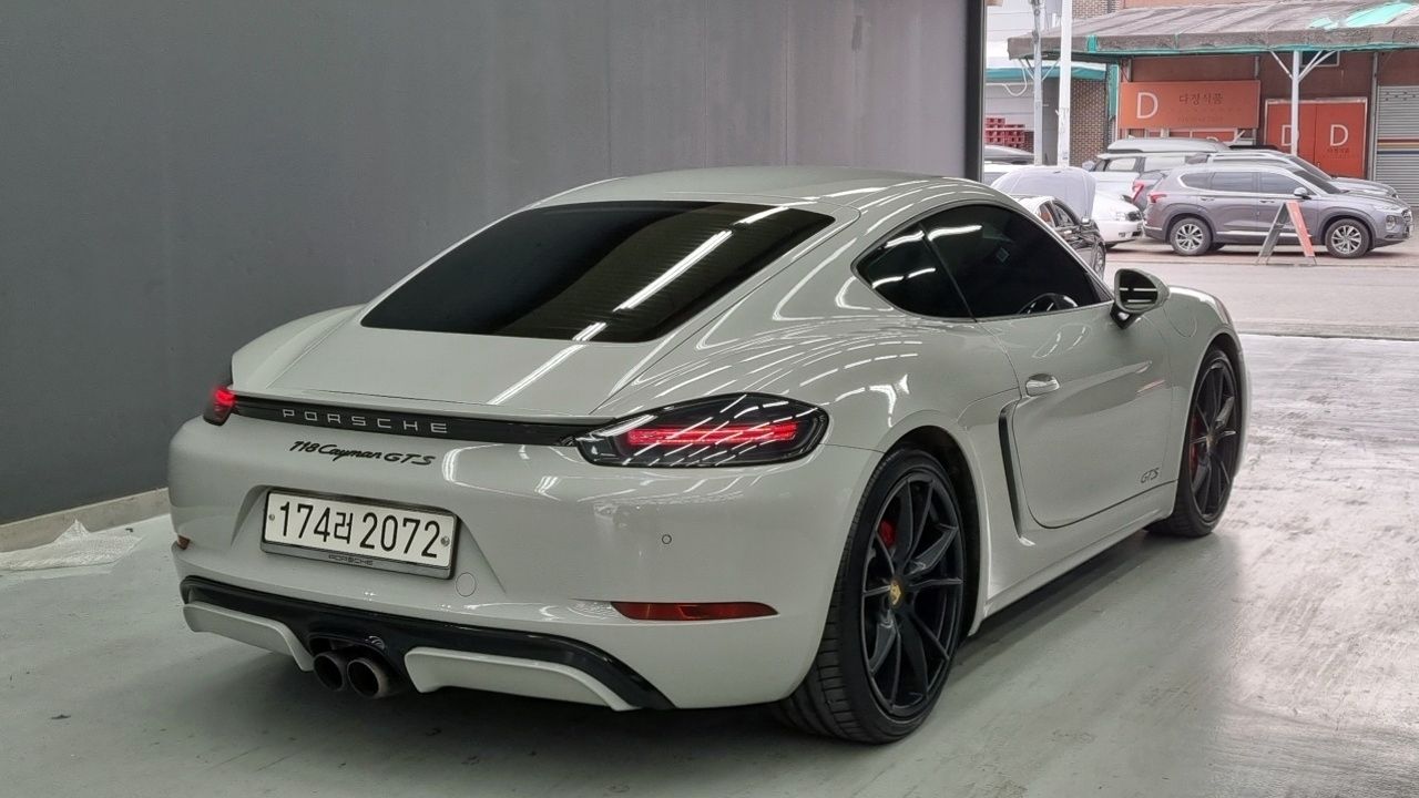 PORSCHE 718 CAYMAN 2018