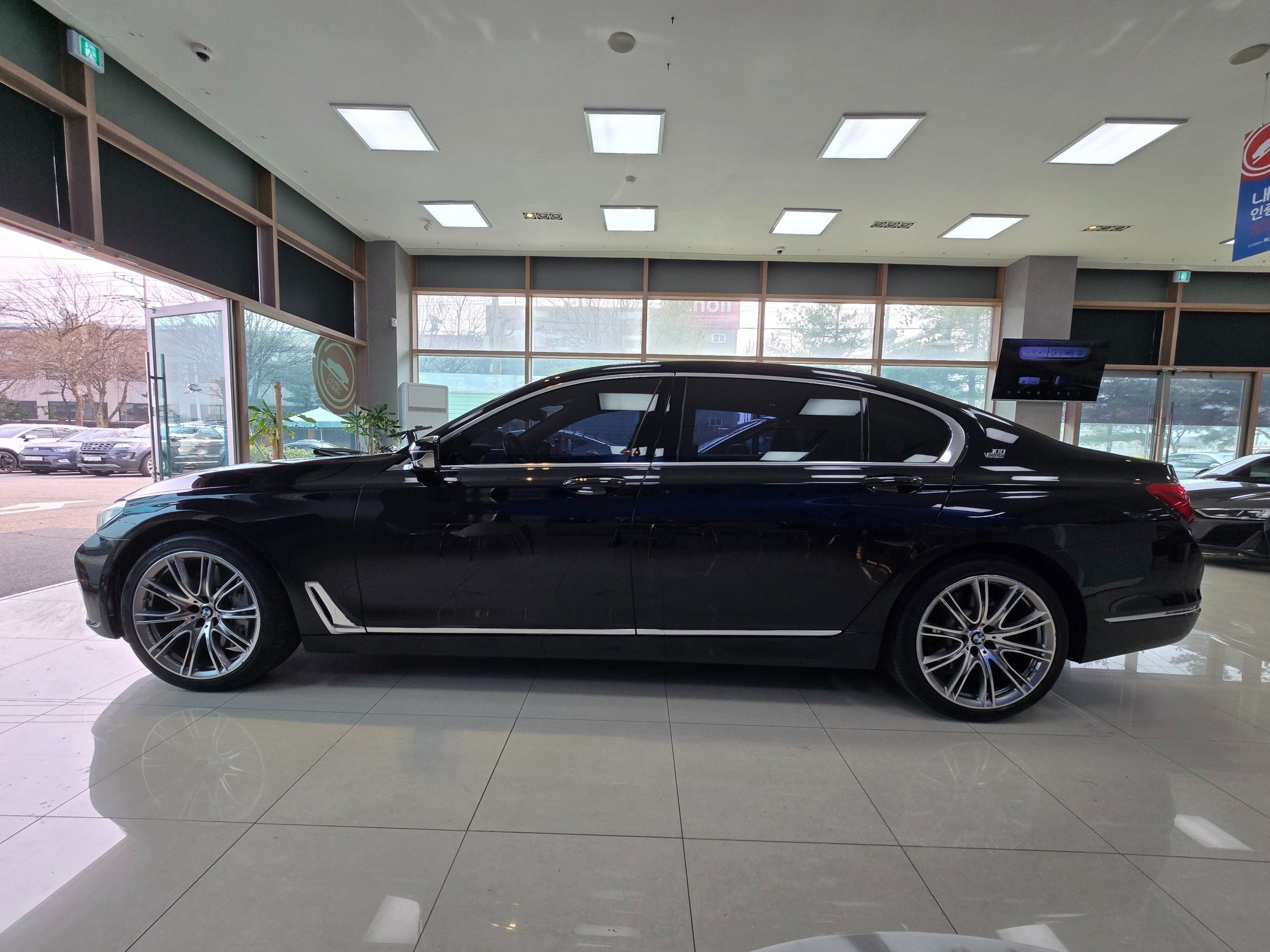 BMW 7-SERIES G11 2017