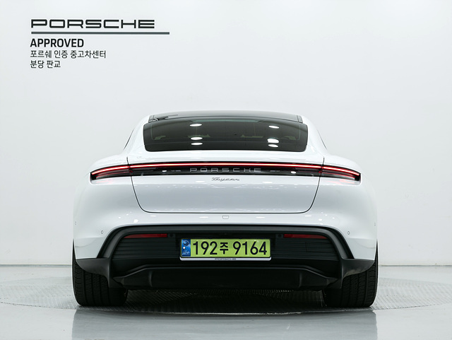 PORSCHE TAYCAN 2024
