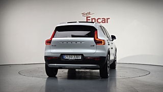 VOLVO XC40 2023