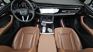 AUDI Q7 4M 2023