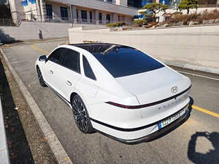 HYUNDAI GRANDEUR HYBRID GN7 2023