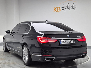 BMW 7-SERIES G11 2016