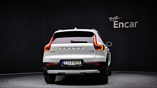 VOLVO XC40 2022