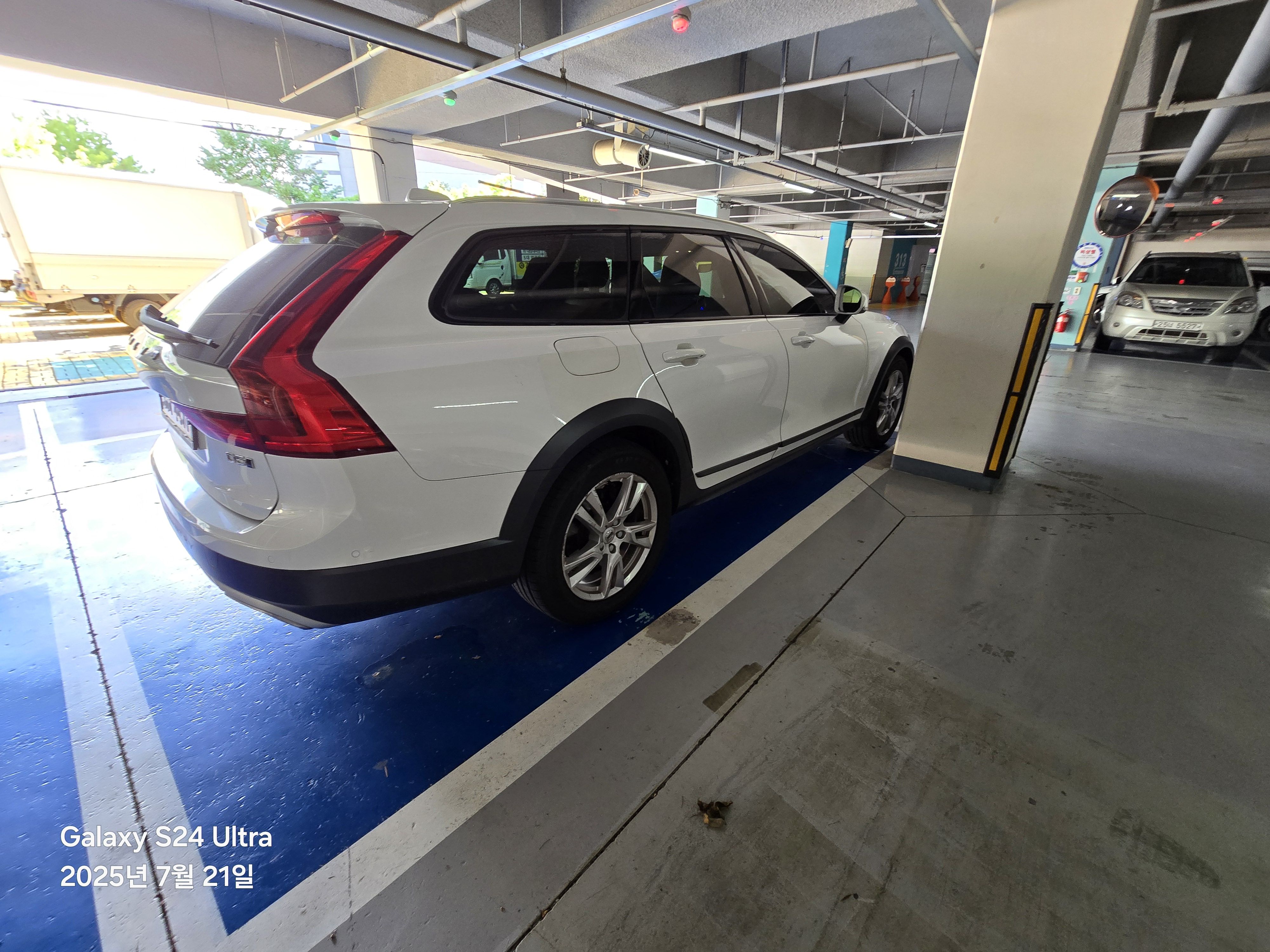 VOLVO V90 CROSS COUNTRY 2017