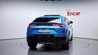 LAMBORGHINI URUS 2023