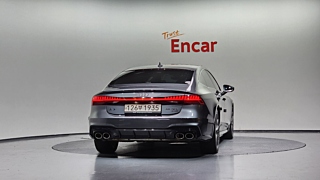 AUDI A7 4K 2020
