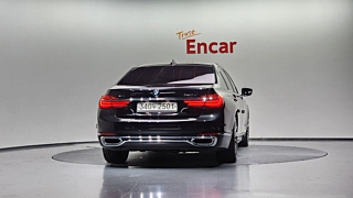 BMW 7-SERIES G11 2016