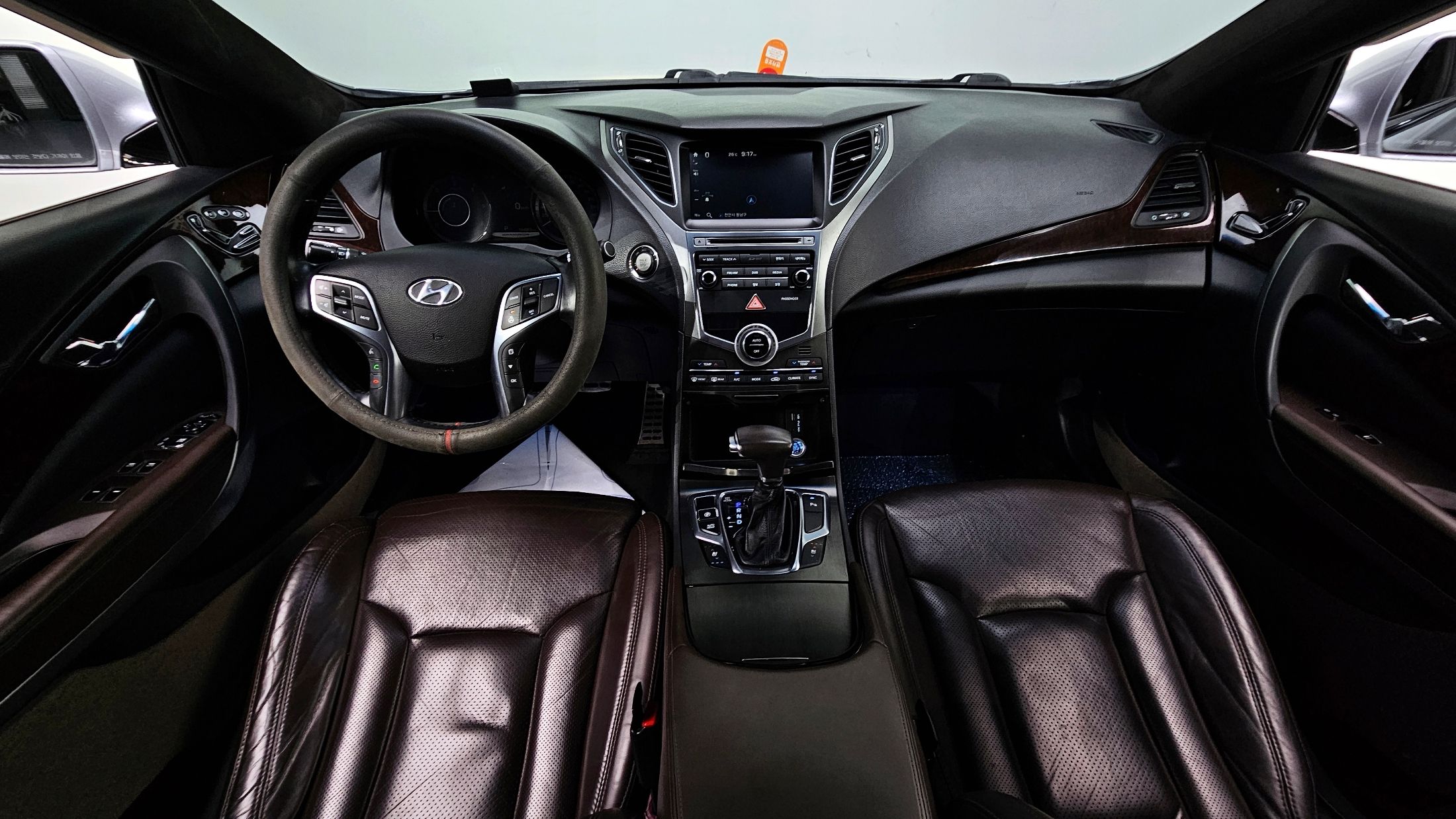 HYUNDAI GRANDEUR HG 2015