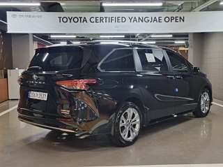 TOYOTA SIENNA  4 GENERATION 2.5 Hybrid 2WD 2023