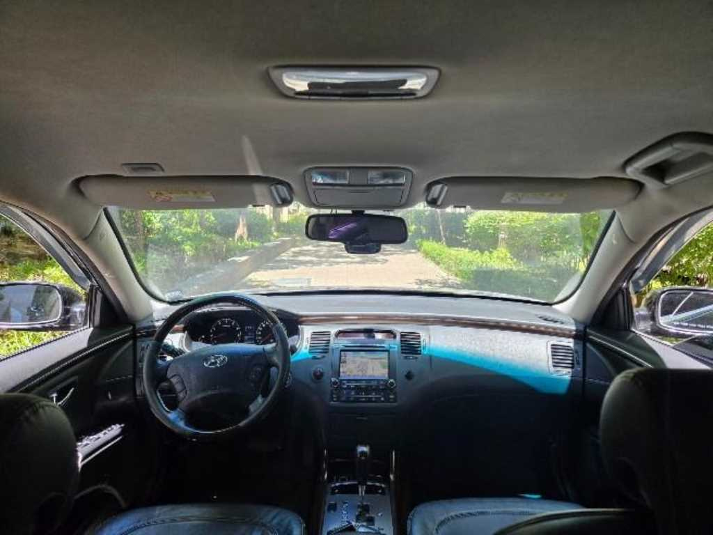 HYUNDAI GRANDEUR THE LUXURY 2010