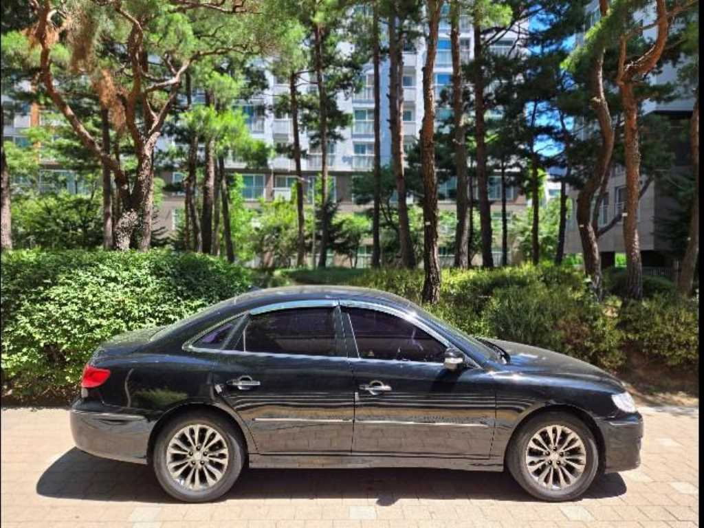 HYUNDAI GRANDEUR THE LUXURY 2010
