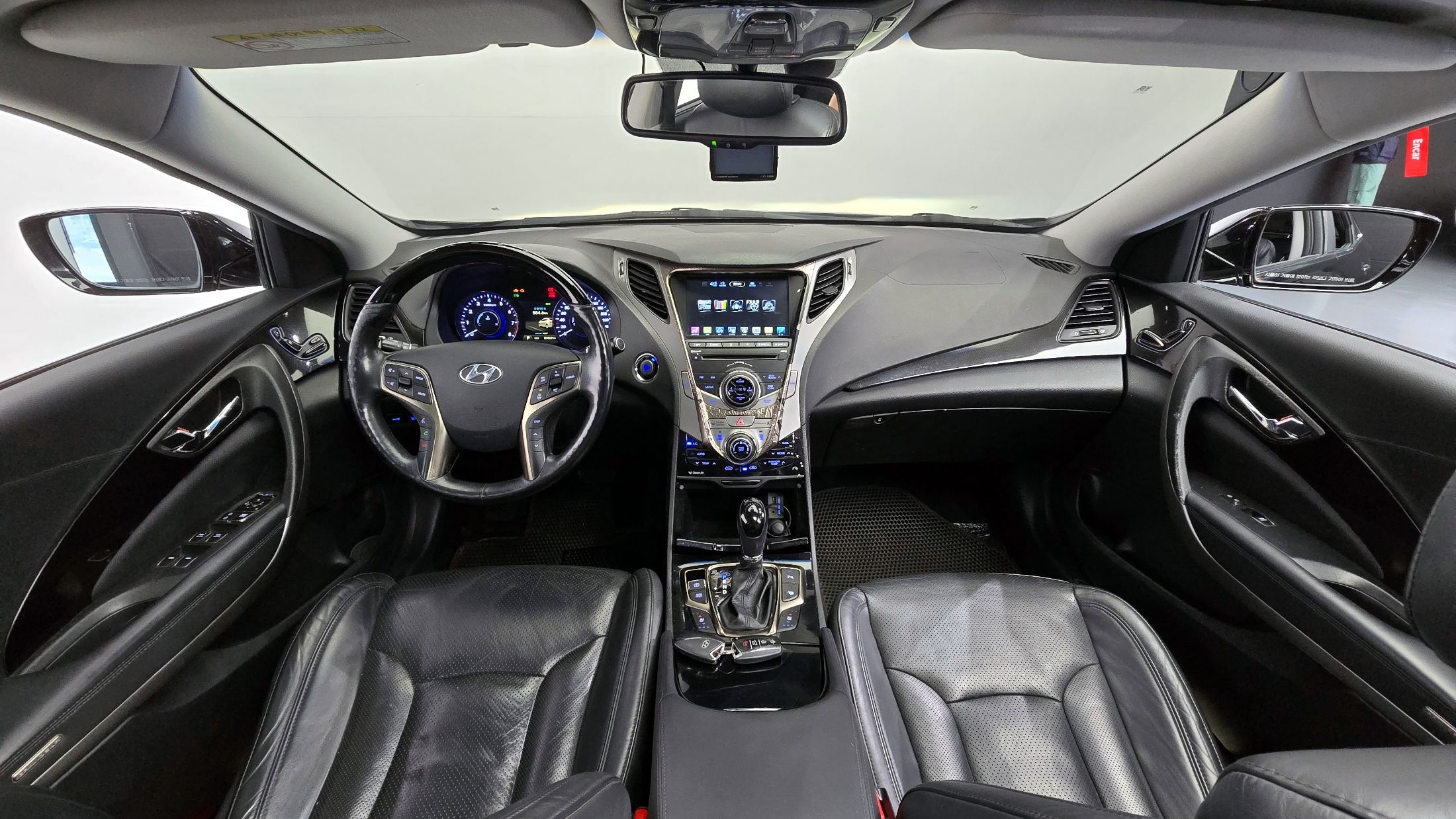 HYUNDAI GRANDEUR HG 2011