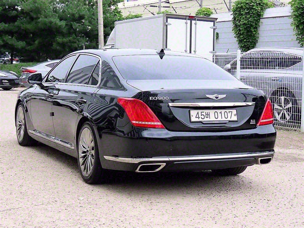 GENESIS EQ900 2016