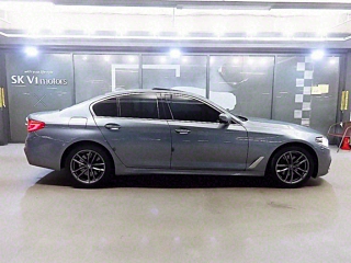 BMW 5-SERIES G30 2017
