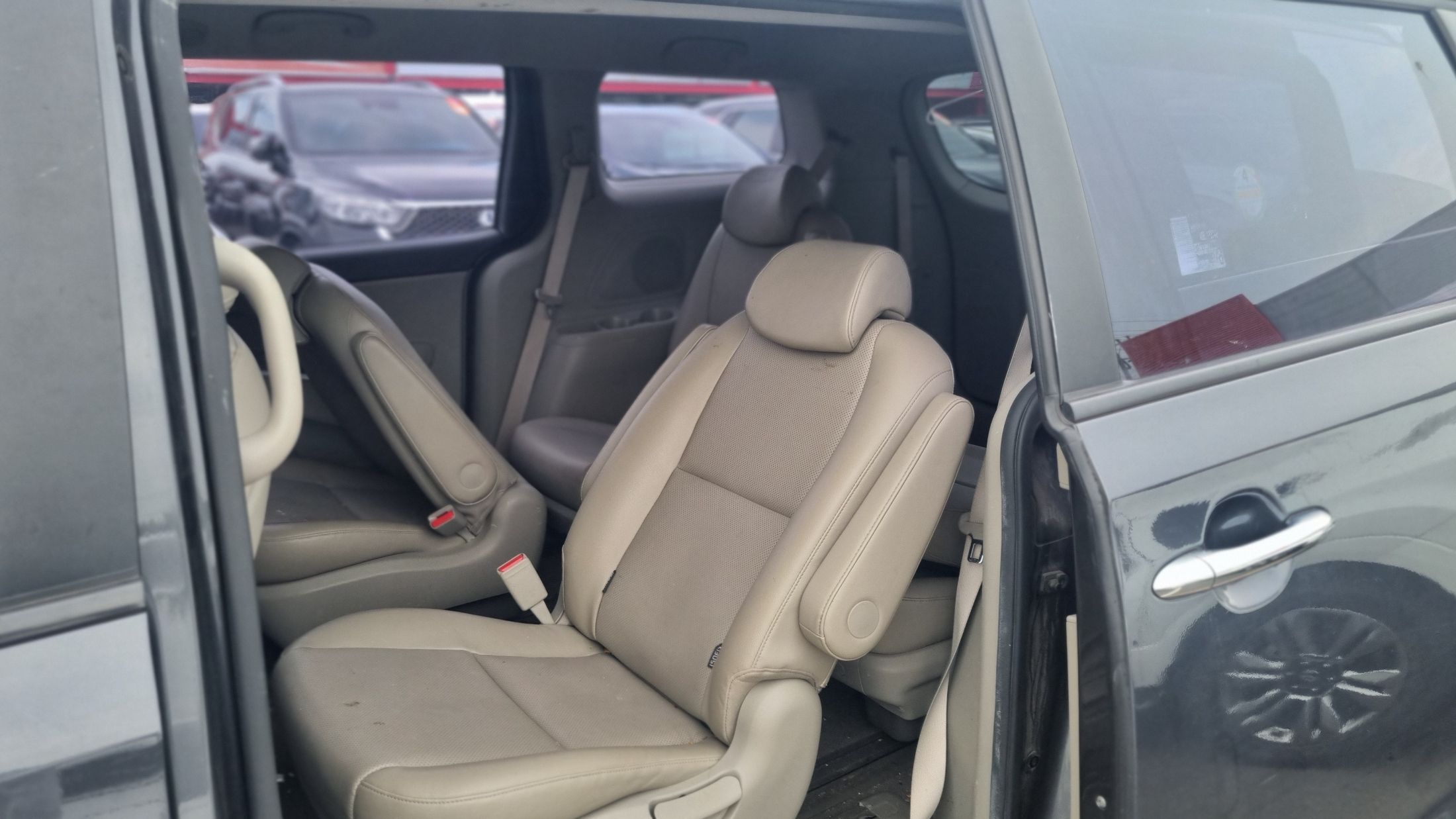 KIA CARNIVAL 2015