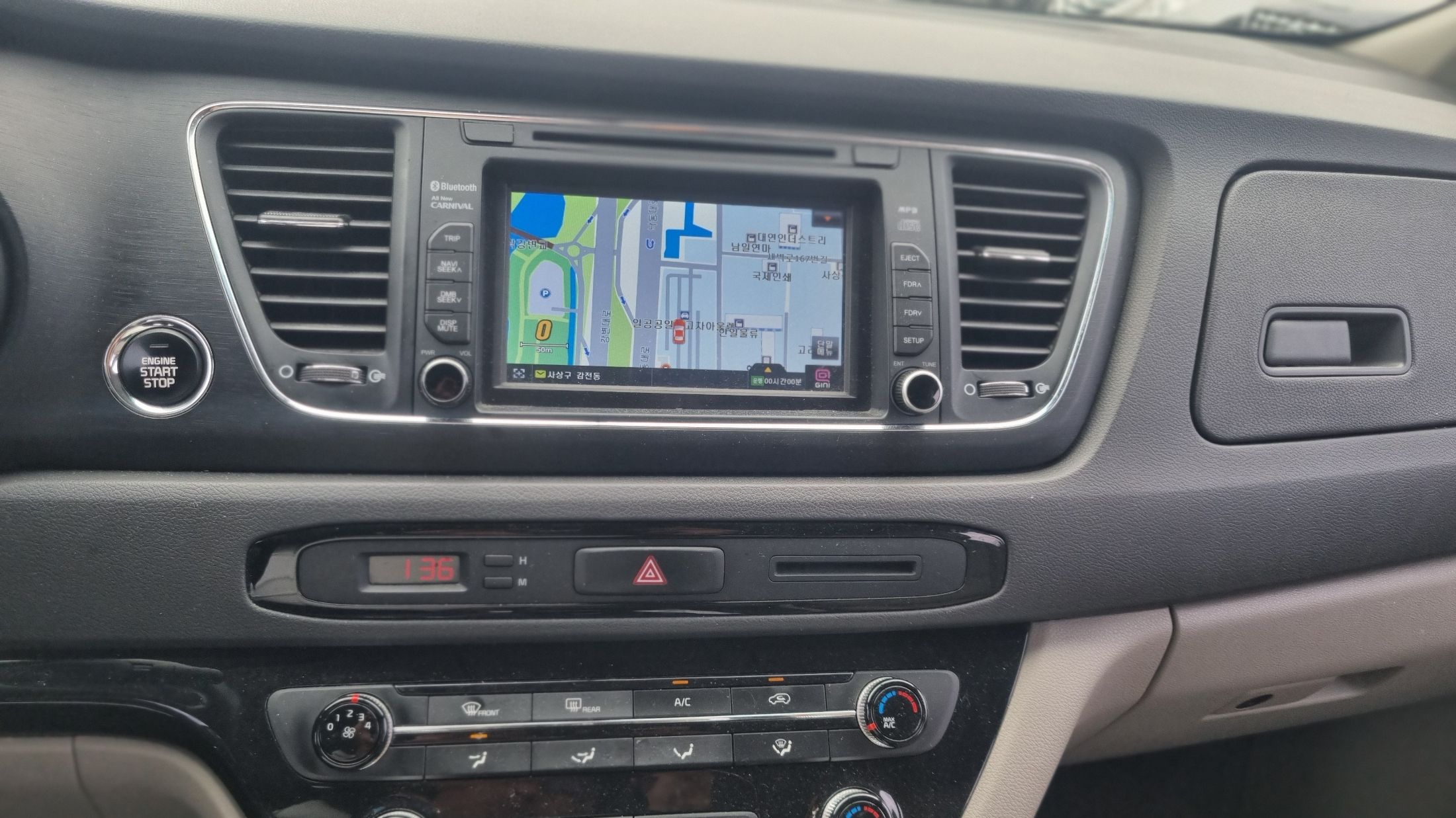 KIA CARNIVAL 2015