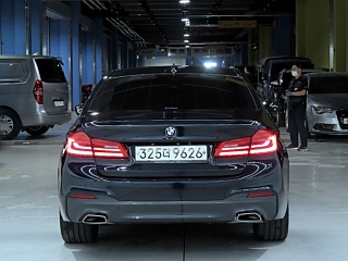 BMW 5-SERIES G30 2017