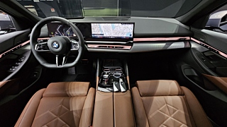 BMW 5-SERIES G60  530i xDrive M Sport 2025