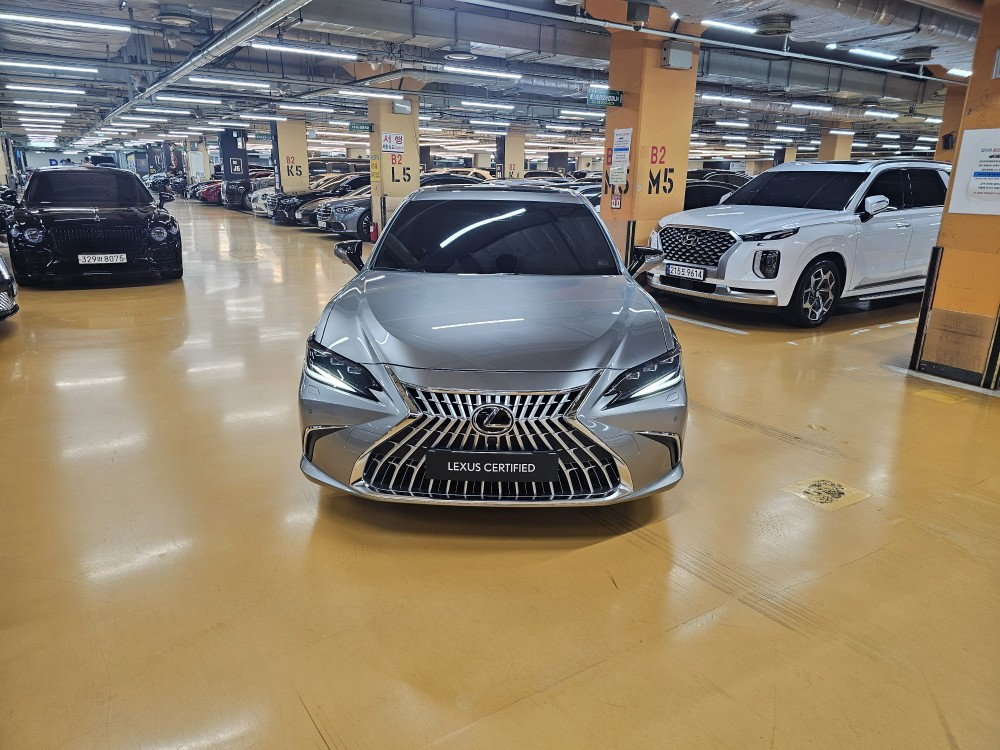 LEXUS ES300H 2025