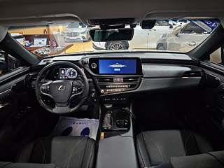 LEXUS ES300H 2025