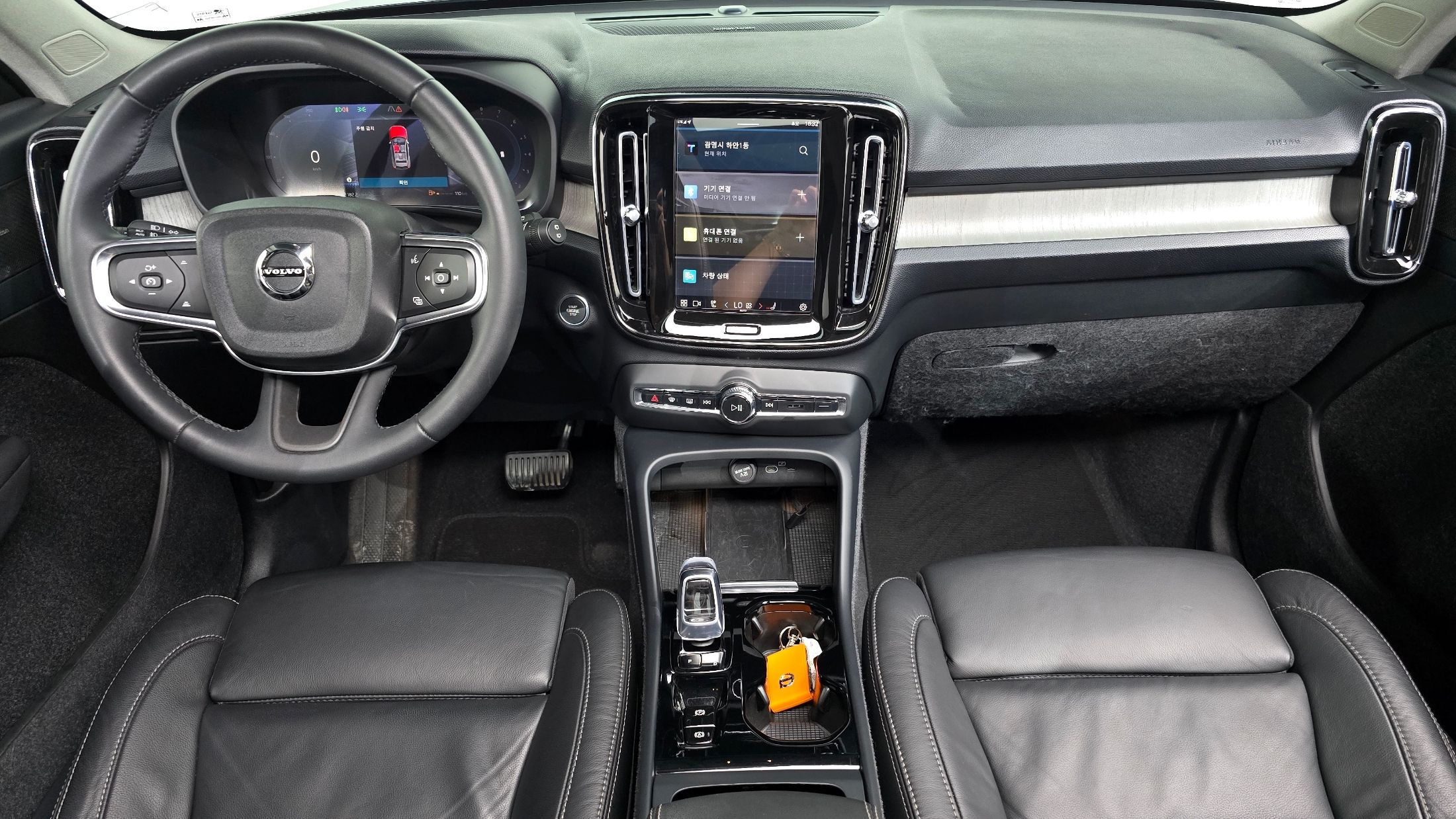 VOLVO XC40 2023