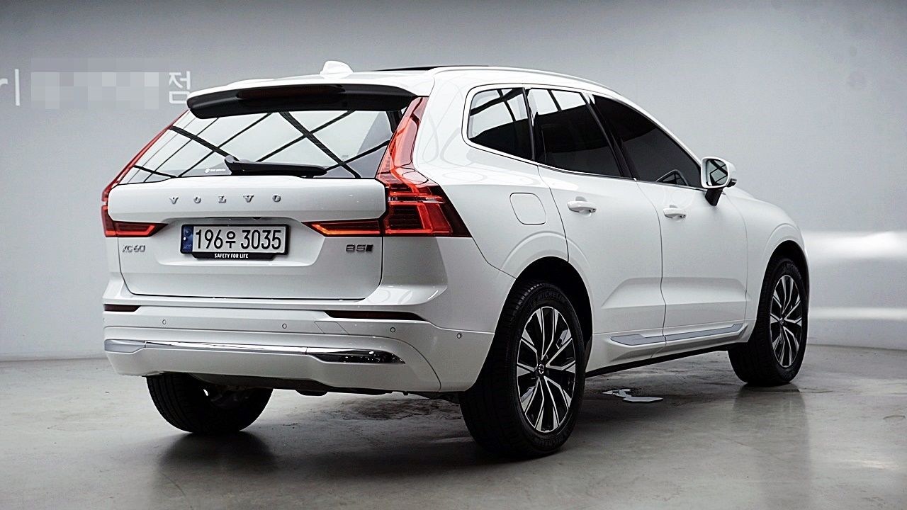 VOLVO XC60 2023
