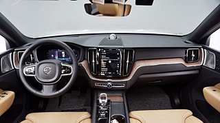 VOLVO XC60 2023