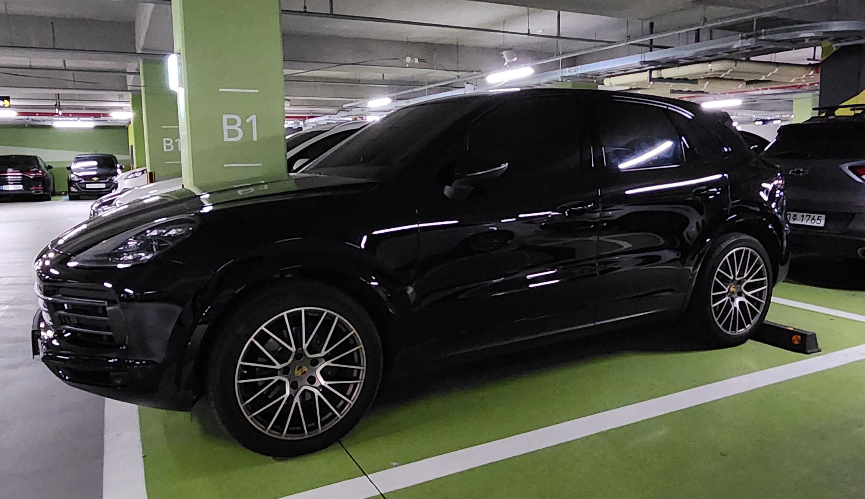 PORSCHE CAYENNE PO536 2023