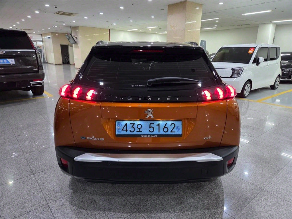 PEUGEOT E-2008 2023