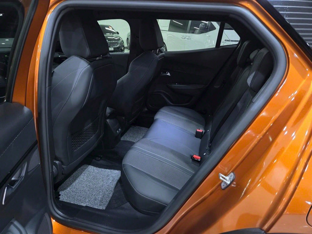 PEUGEOT E-2008 2023