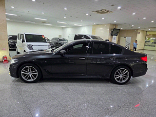 BMW 5-SERIES G30 2017