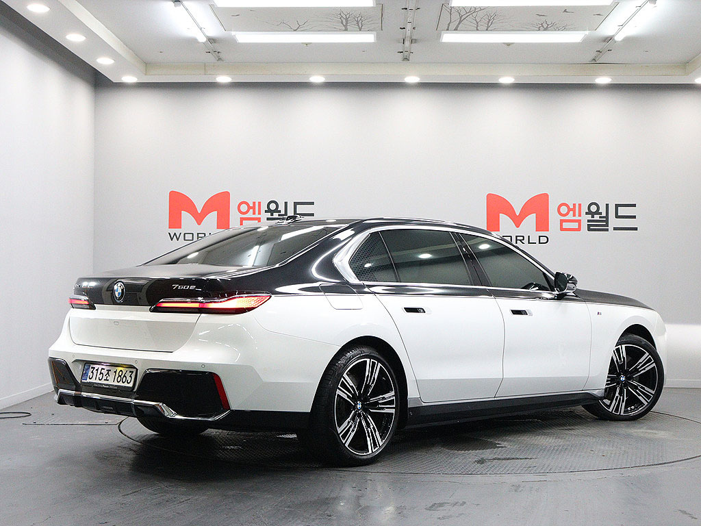 BMW 7-SERIES G70 2023