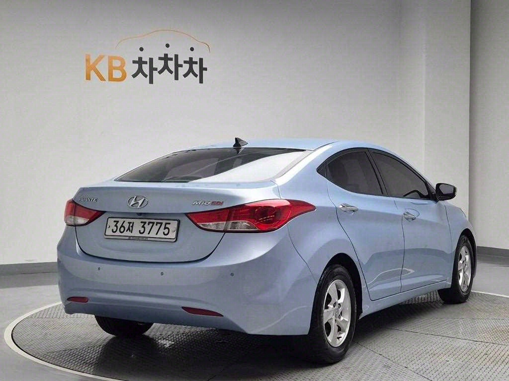 HYUNDAI AVANTE MD 2011