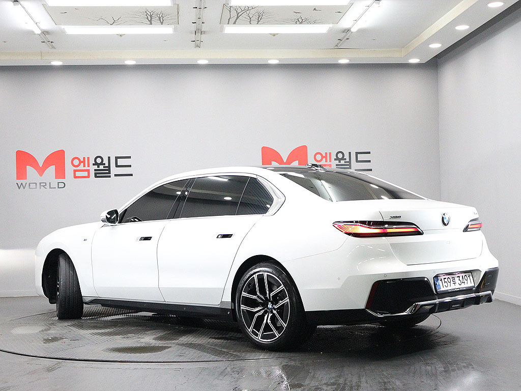 BMW 7-SERIES G70 2024