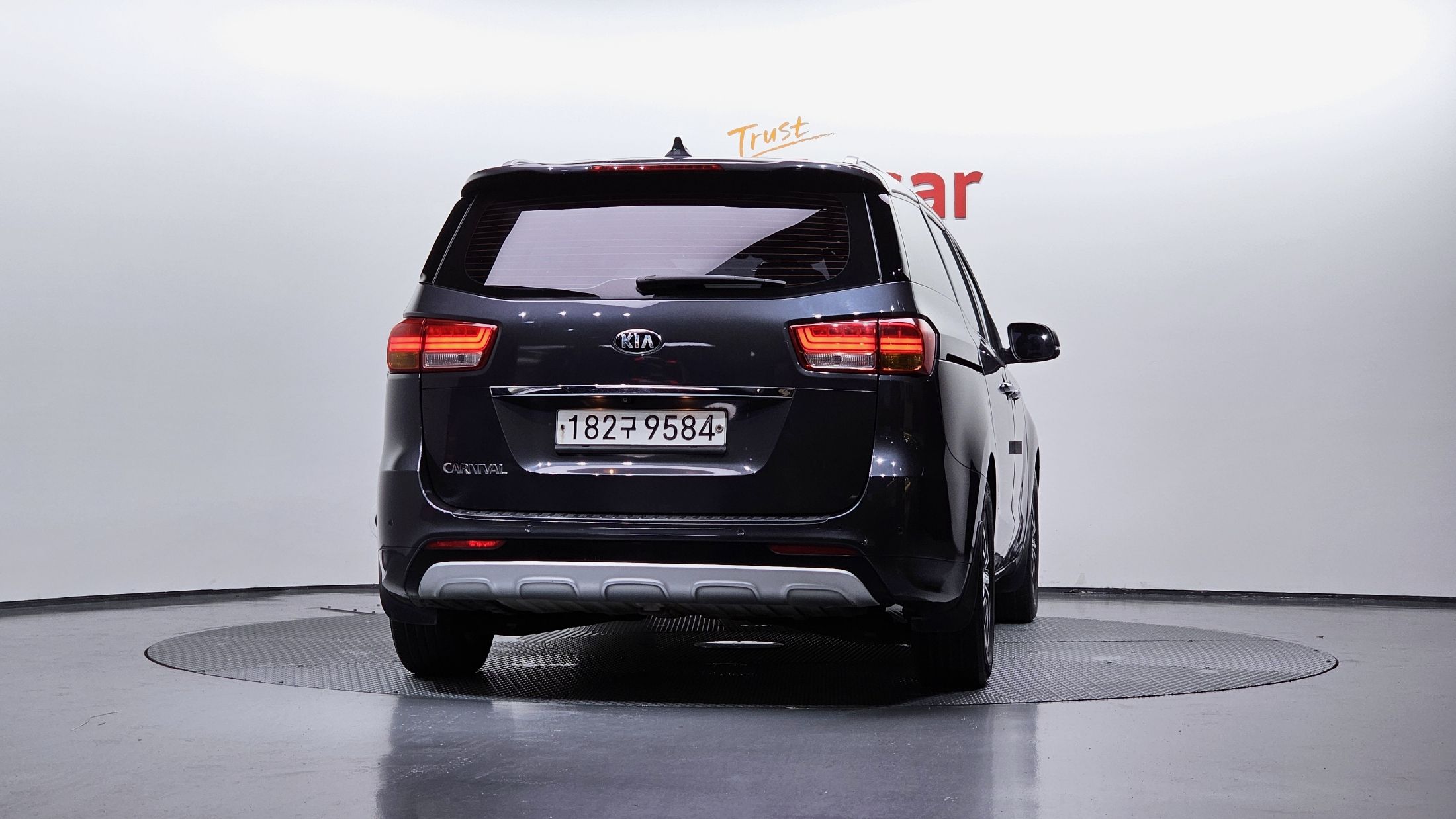 KIA CARNIVAL 2015