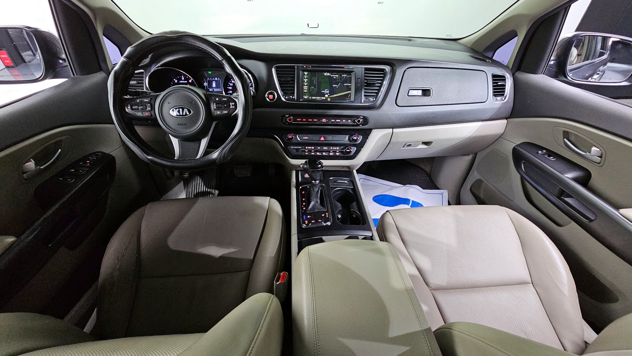KIA CARNIVAL 2015