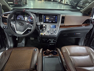 TOYOTA SIENNA 2017