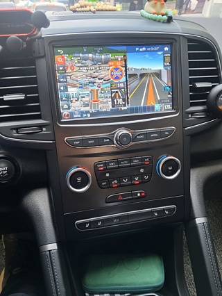 SAMSUNG QM6 2023