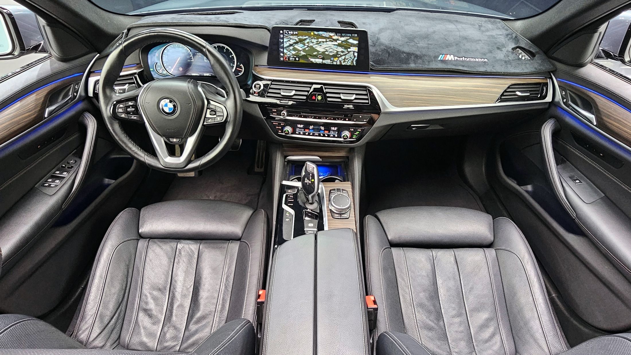BMW 5-SERIES G30 2017
