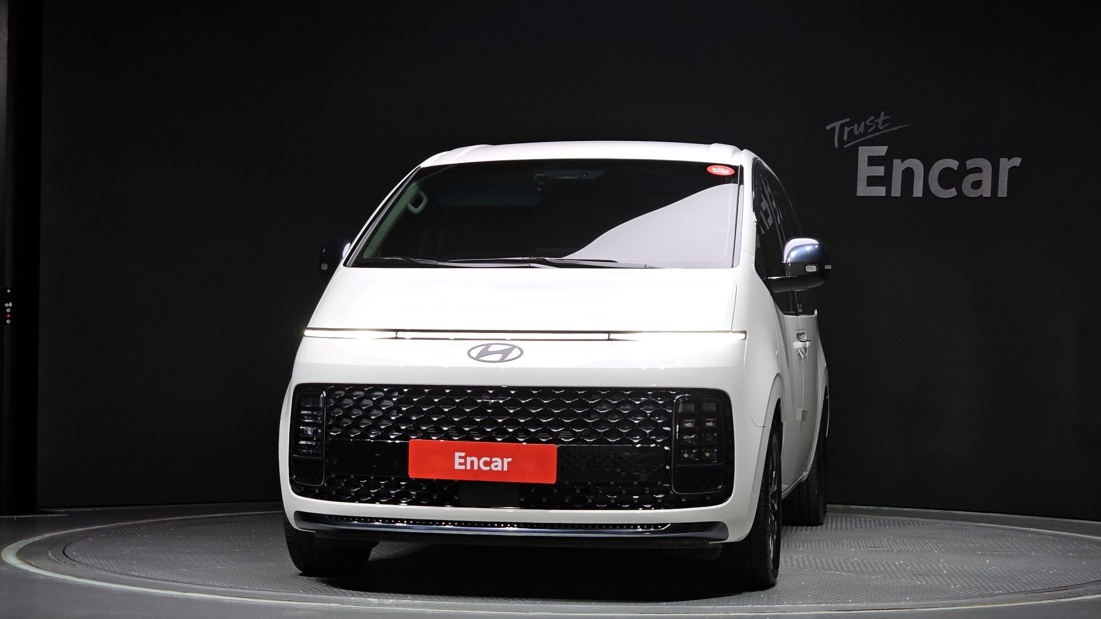HYUNDAI STARIA 2025