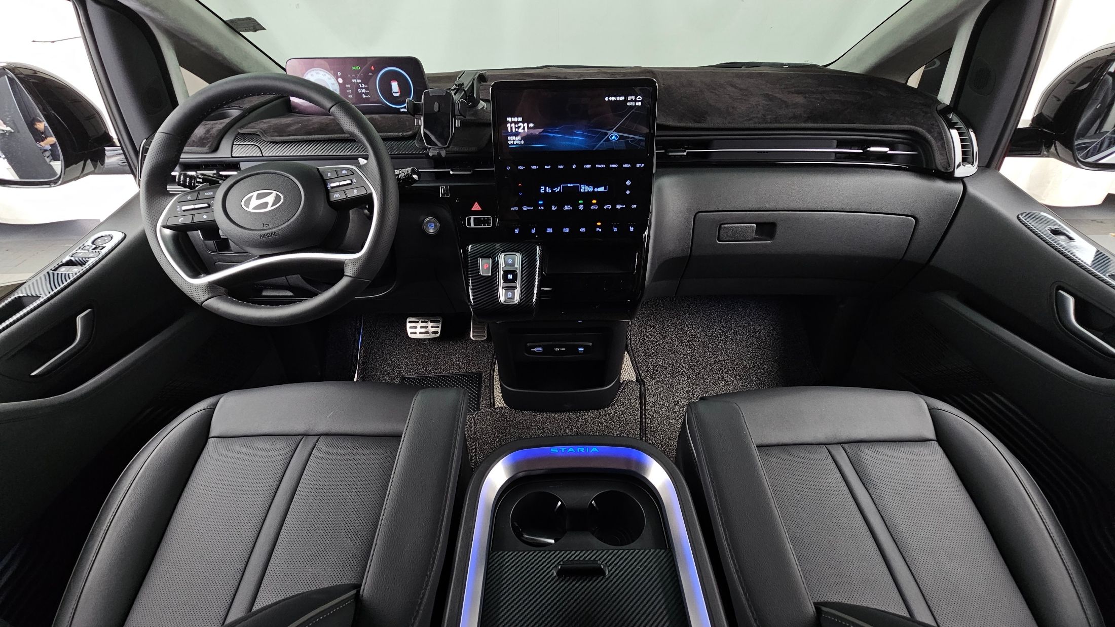 HYUNDAI STARIA 2025