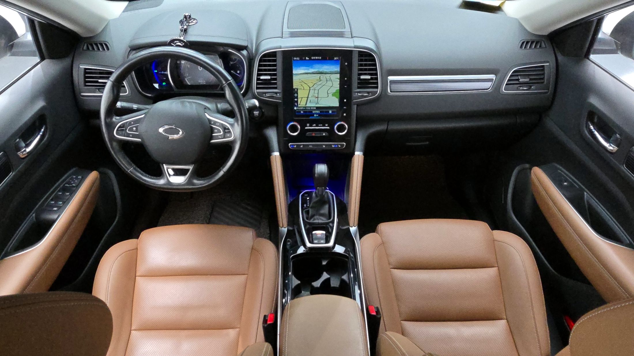 SAMSUNG QM6 2021