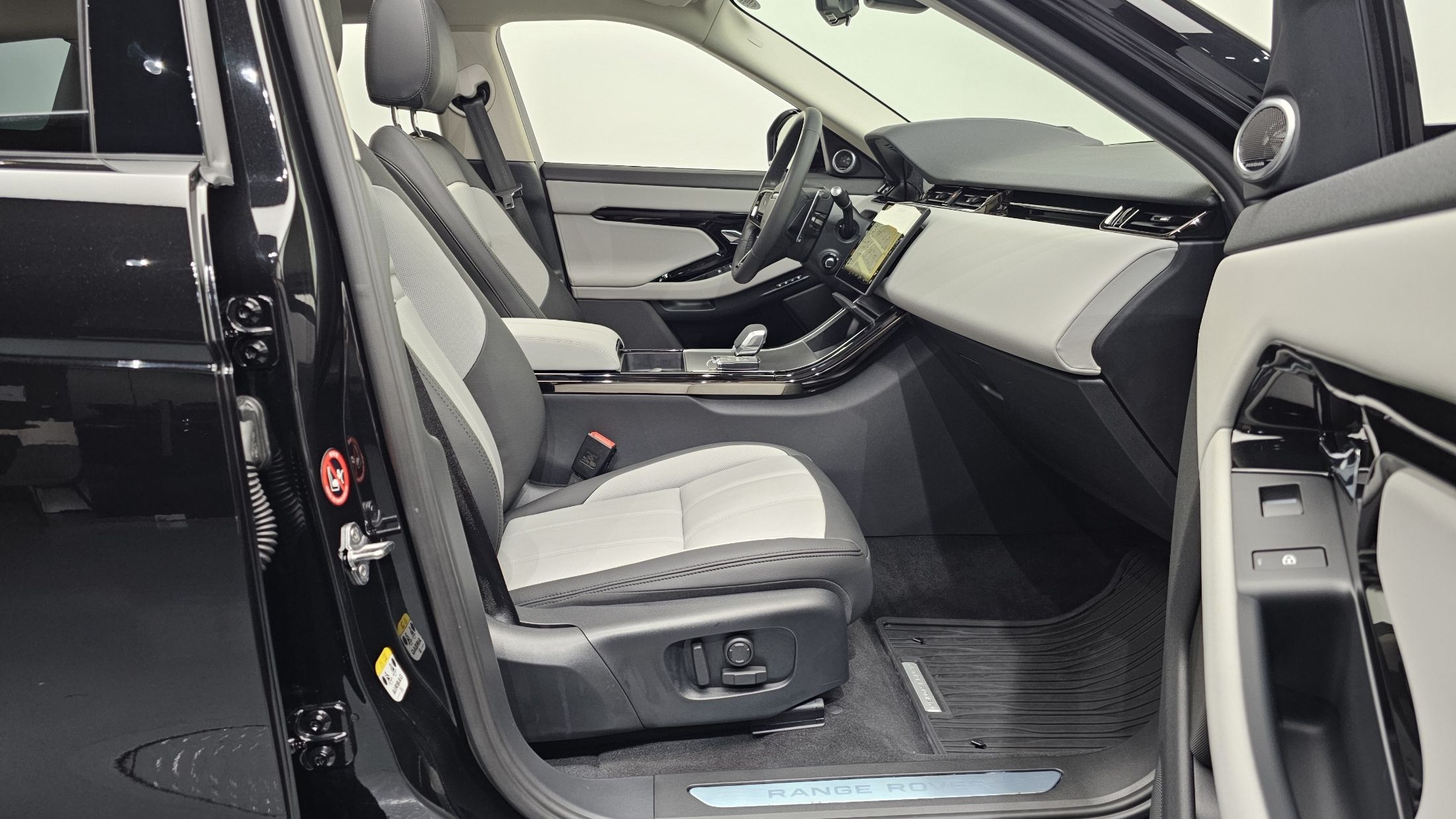 LAND ROVER RANGE ROVER EVOQUE 2024