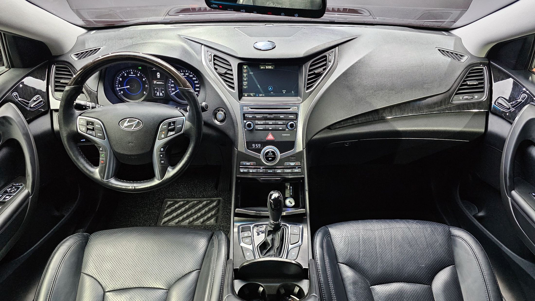 HYUNDAI GRANDEUR HG 2016