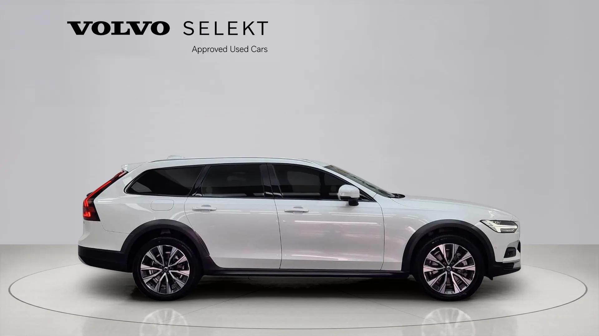 VOLVO V90 CROSS COUNTRY 2024
