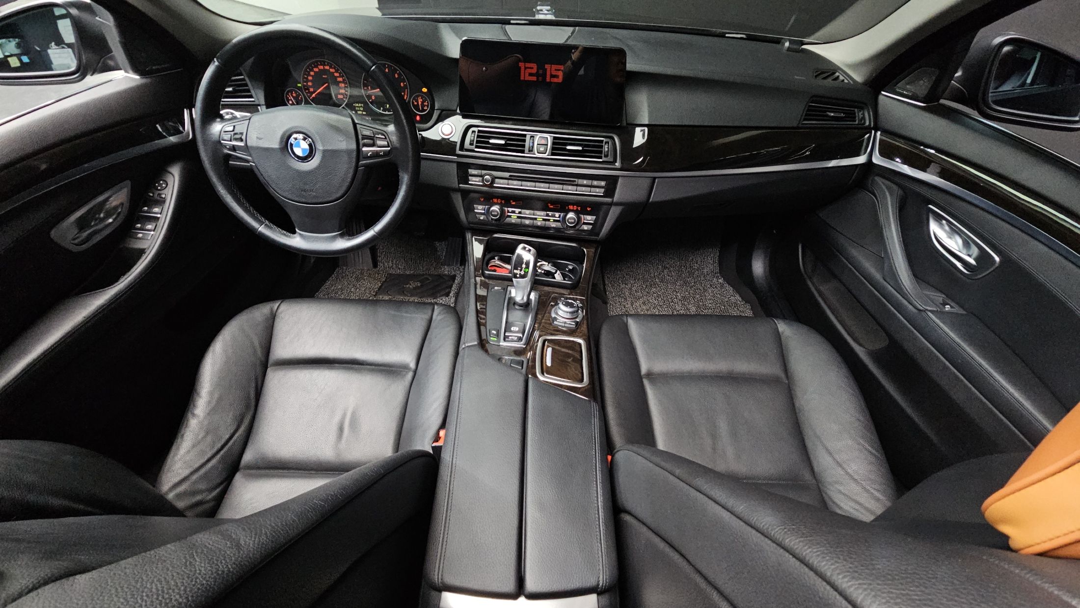 BMW 5-SERIES F10 2011