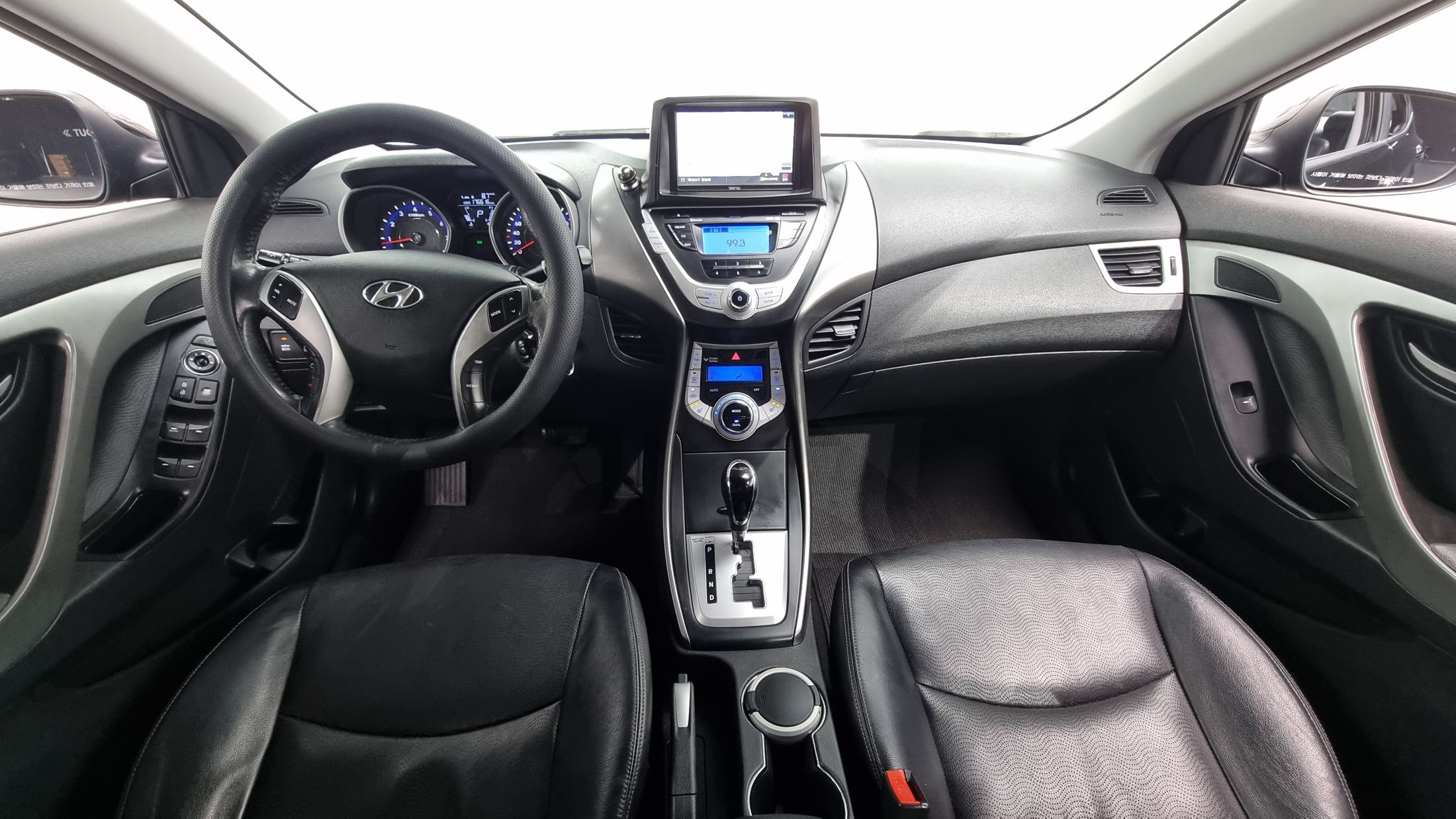 HYUNDAI AVANTE MD 2012