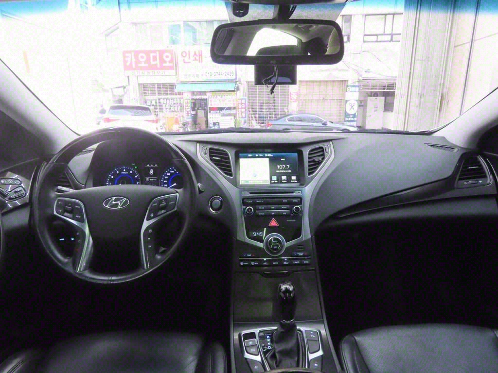 HYUNDAI GRANDEUR HG 2015