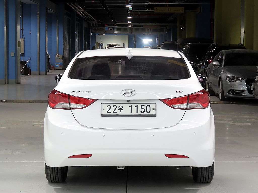 HYUNDAI AVANTE 2013